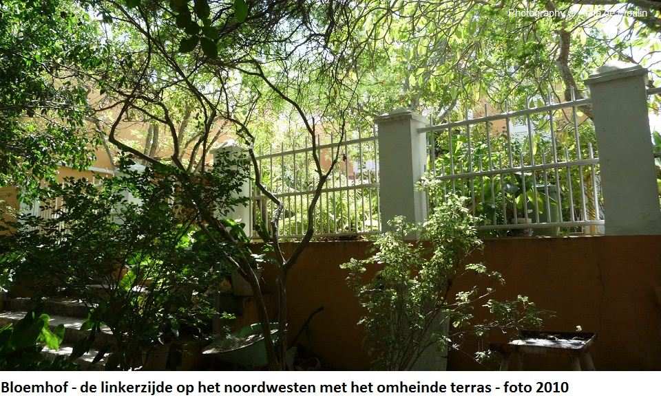 11. Bloemhof linkerzijde op het noordwesten met omheind terras 2010